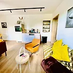 Apartment Joe's -modern,vintage