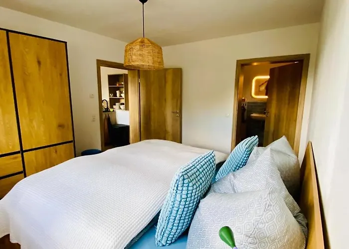 Joe's -modern,vintage * Naumburg